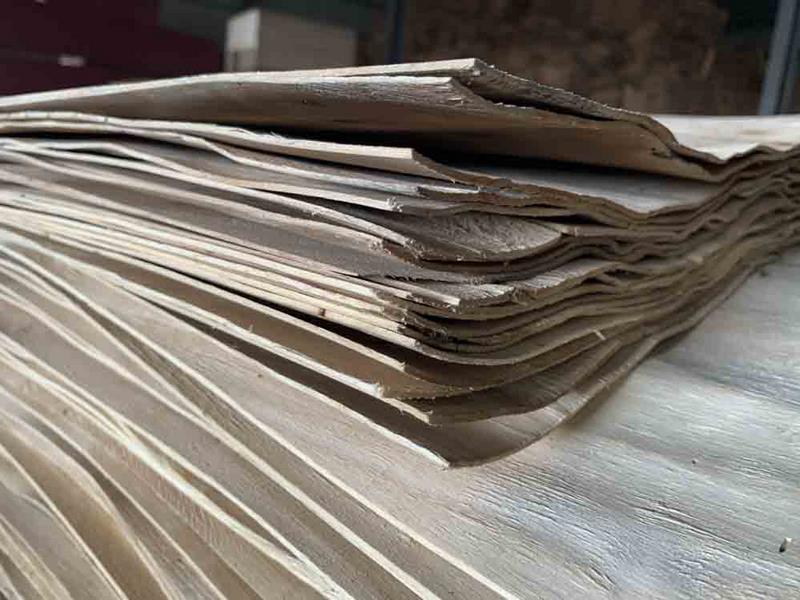 Ván ép có thể bị bay màu khi tiếp xúc với ánh sáng mạnh